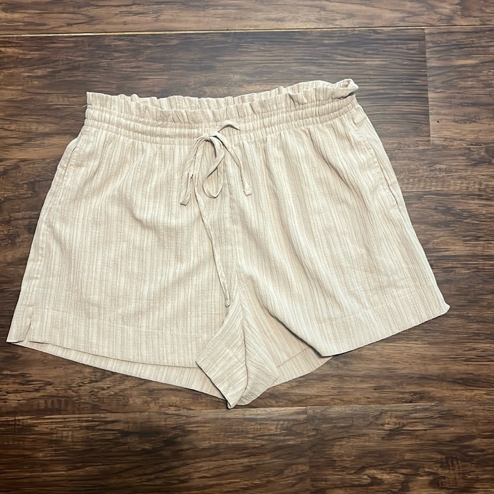 Linen H&M shorts